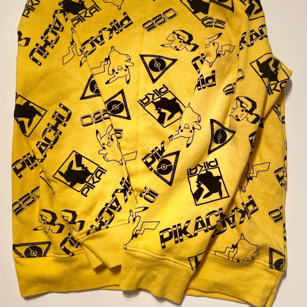 Pikachu Pokémon sweatshirt Boys M